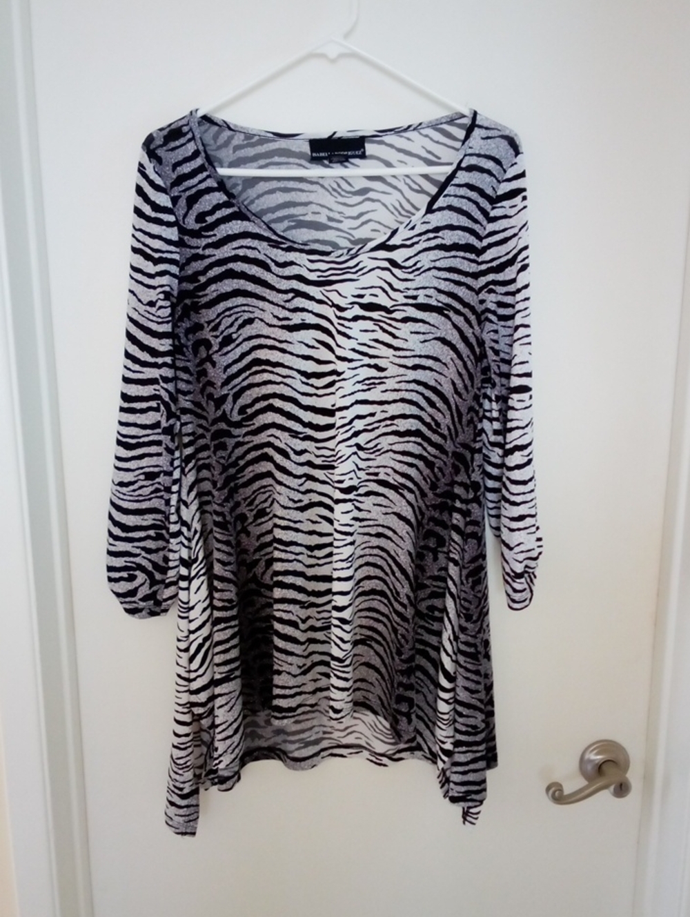 Isabella Rodriguez Black and White Zebra-Print Scoop Neck Tunic
